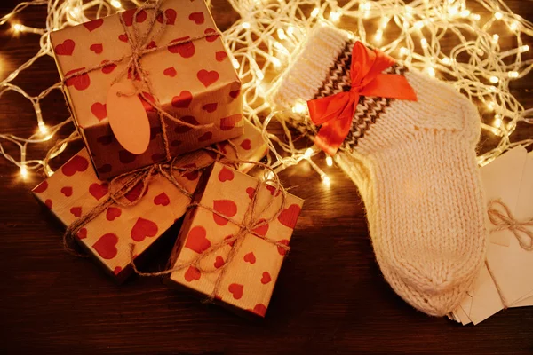 Zlatý vánoční světla, dárkové krabičky — Stock fotografie