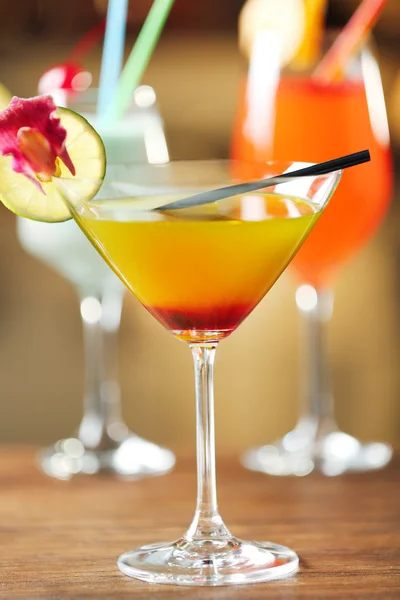 Glasses of cocktails on bar closeup — Stock Photo, Image