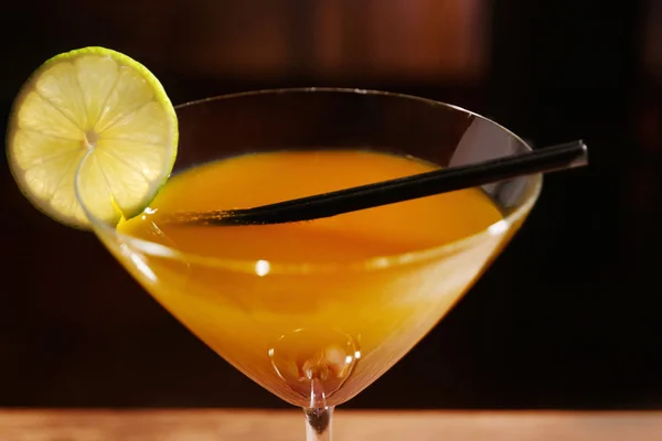 Glass of cocktail on bar — Stock Photo, Image