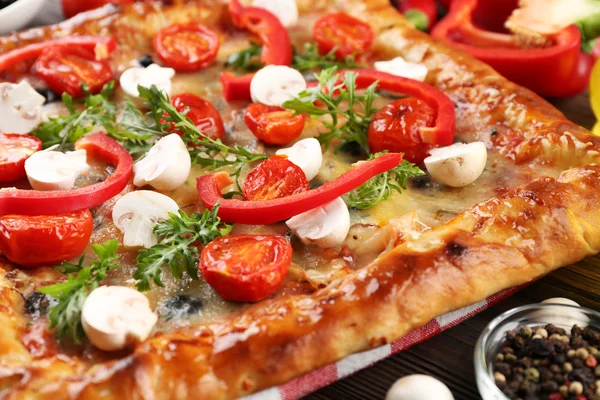 Pizza appena fatta in casa — Foto Stock