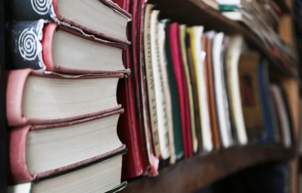 Books on bookshelf library — Stock Photo, Image