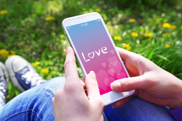 Mobile phone with romantic screensaver — Stock Photo, Image