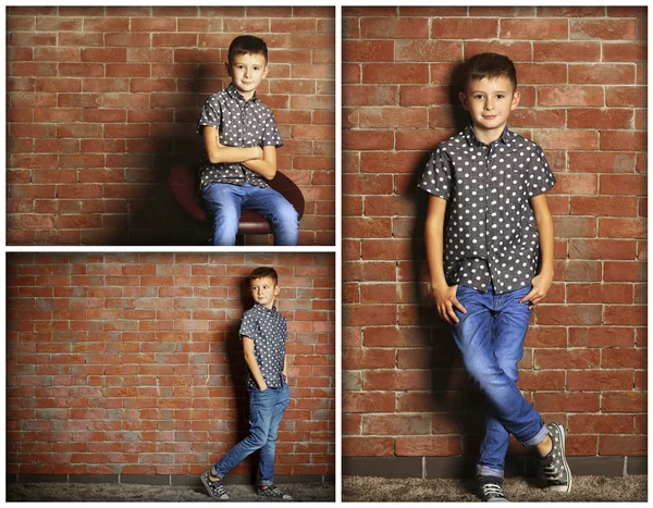 Lindo niño en la pared de ladrillo — Foto de Stock