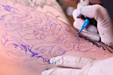 Dövme yapma süreci 