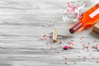 süslemeleri ile şarap şişesi 