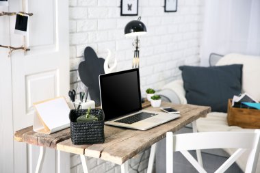 Modern tek renkli stil işyeri