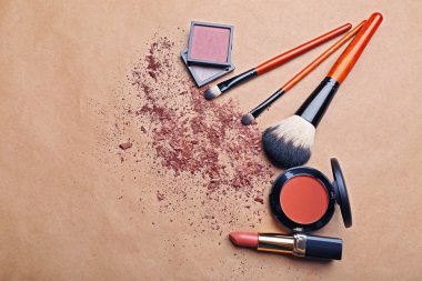 Dekoratif kozmetik kümesi