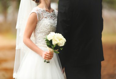 damat ve gelin birlikte ayakta