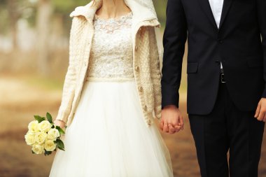 Güzel damat ve gelin elele 