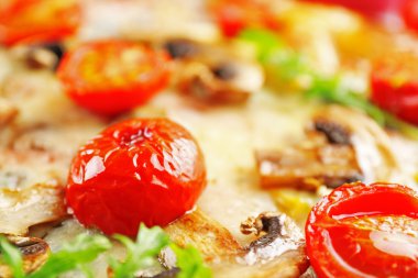 Makro görünümü taze ev yapımı Pizza domates ve mantar ile