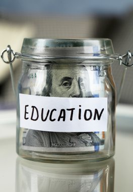 Cam Kavanoz Doları banknot için bir tablosundaki eğitim ile