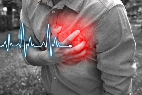 Dolor en el pecho - ataque al corazón . —  Fotos de Stock