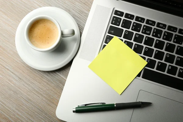 Empty yellow adhesive paper — Stock Photo, Image