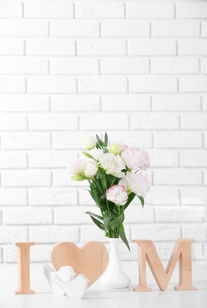 Houten decor en bloemen — Stockfoto