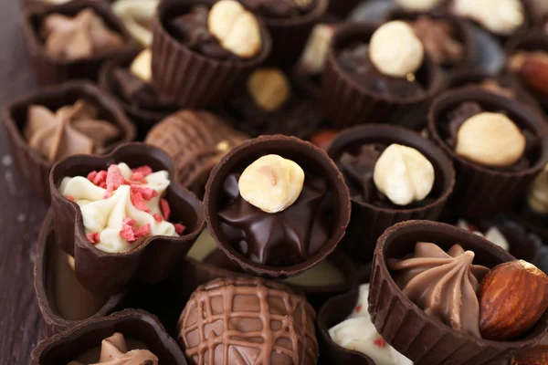 Deliziose caramelle al cioccolato sfondo, primo piano — Foto Stock