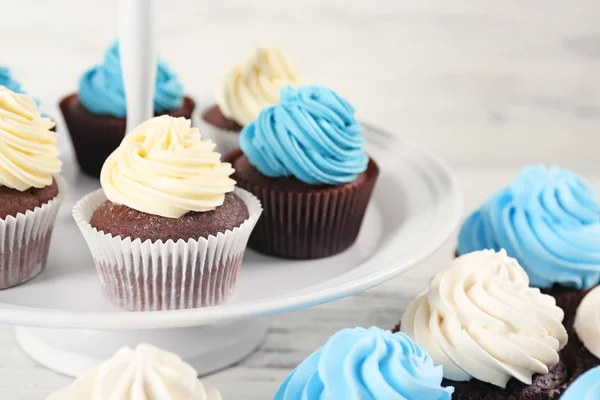 Färgglada läckra muffins — Stockfoto