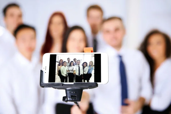 Young People Making Group Photo Smart Phone Office — Stock Photo, Image