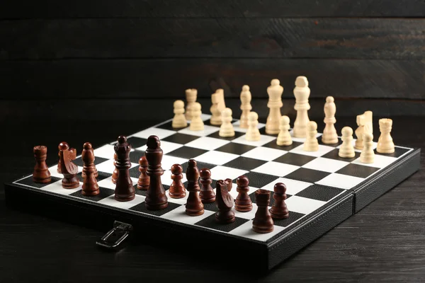 Pezzi di scacchi e game board — Foto Stock