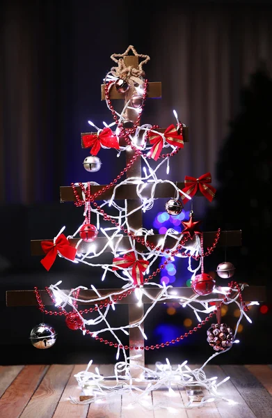 Geschmückter, handgemachter Weihnachtsbaum — Stockfoto