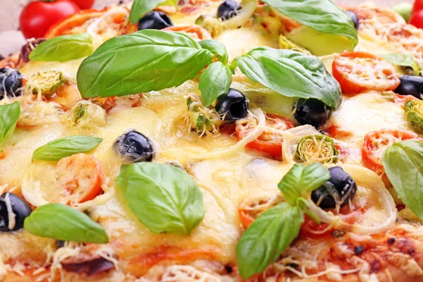 Heerlijke verse pizza closeup — Stockfoto
