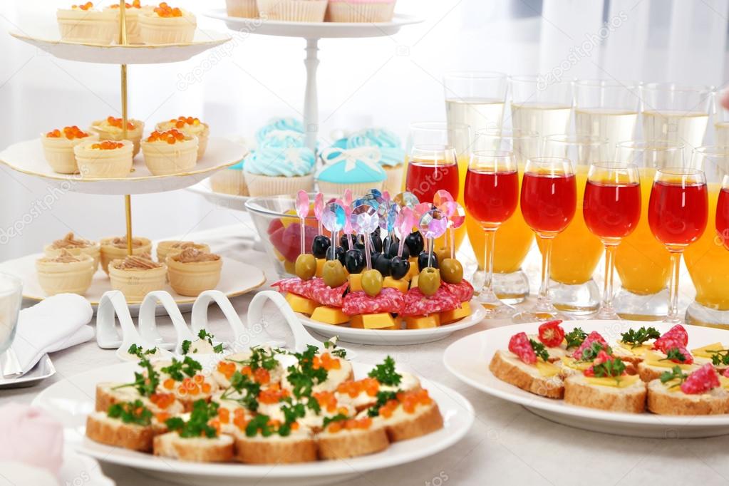 Set of cold snacks, canape, beverages, closeup — Stock Photo