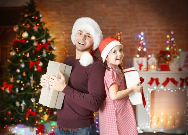 kardeşim ve little sister Noel Baba şapkası