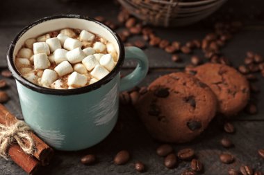 Hatmi ile sıcak kakao fincan