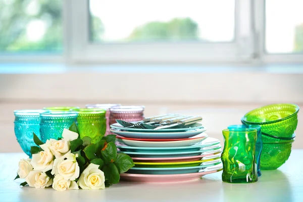 Clean plates, glasses and cutlery — Stock Photo, Image