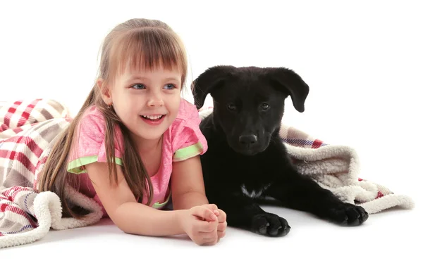 Meisje met puppy geïsoleerd — Stockfoto
