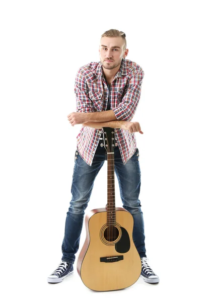 Jeune musicien avec guitare — Photo