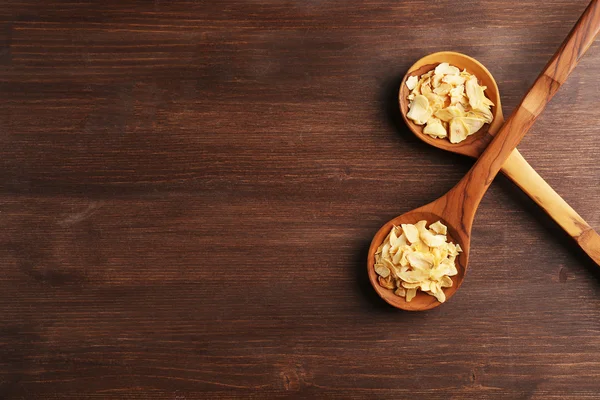 Two wooden spoons with almond flakes on the table, close-up — Stock Photo, Image