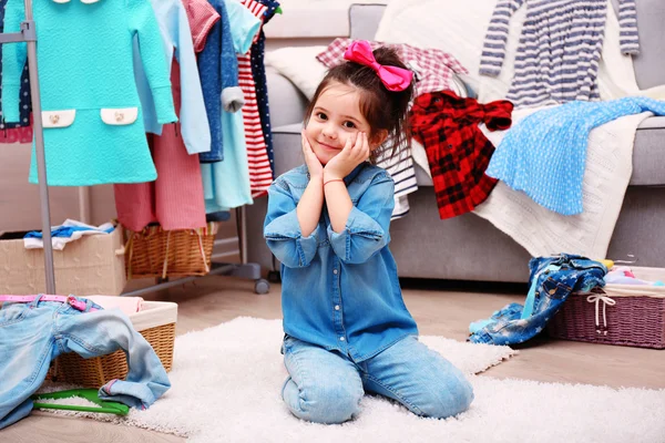 Schöne kleine Mädchen — Stockfoto