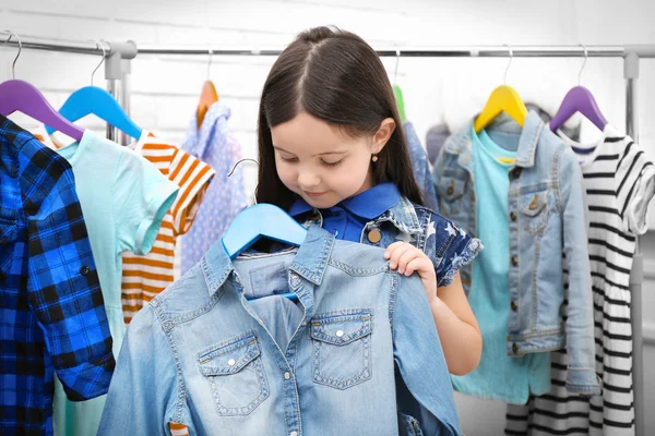 Schöne kleine Mädchen — Stockfoto