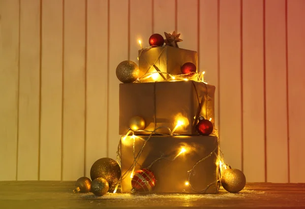 Geschenkboxen und Weihnachtsdekoration — Stockfoto