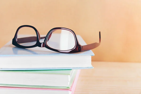 Pile of books and eyeglasses — Stock Photo, Image