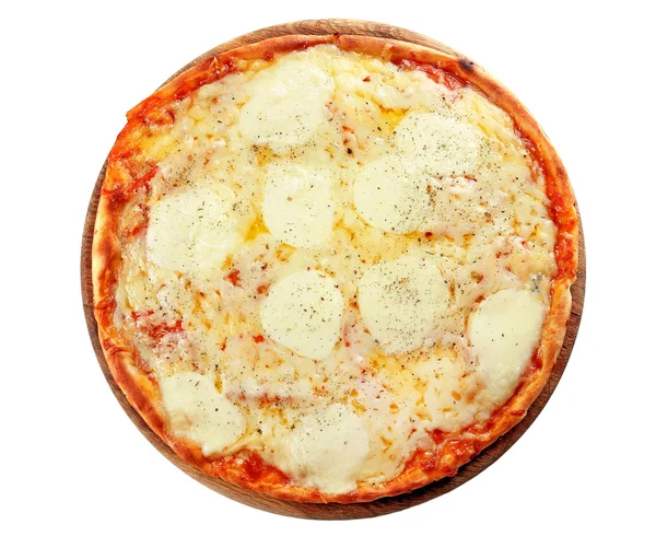 Pizza llena de queso sobre tabla de madera aislada sobre fondo blanco — Foto de Stock