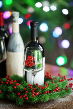 Sepet ve Noel ağacı şarap