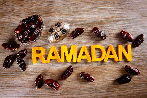 Ramadan słowa z liter drewniane — Zdjęcie stockowe