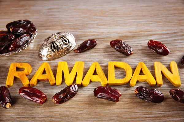 Parola di Ramadan con lettere di legno — Foto Stock