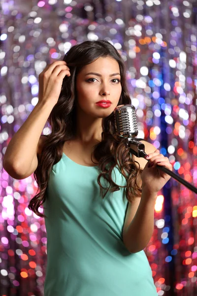 Beautiful woman singing — Stock Photo, Image