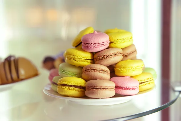 Set of colorful macaroons in plate close up — Stock Fotó