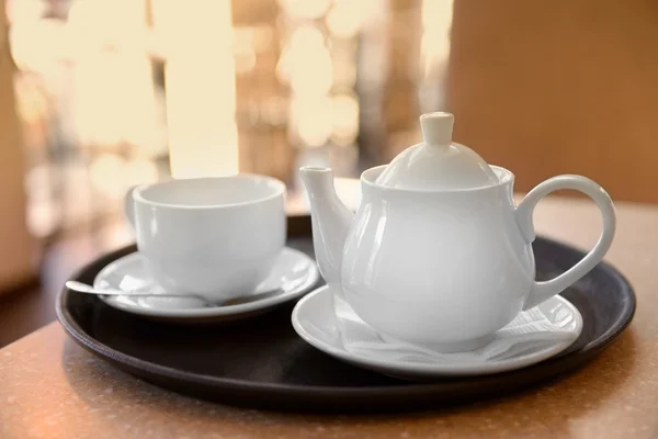 Tablett mit Tasse und Teekanne — Stockfoto