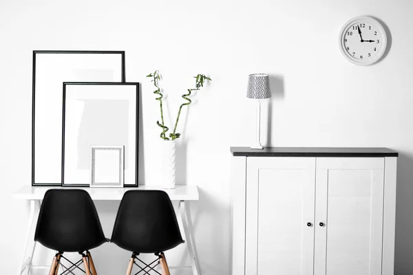 Room interior with commode — Stock Photo, Image