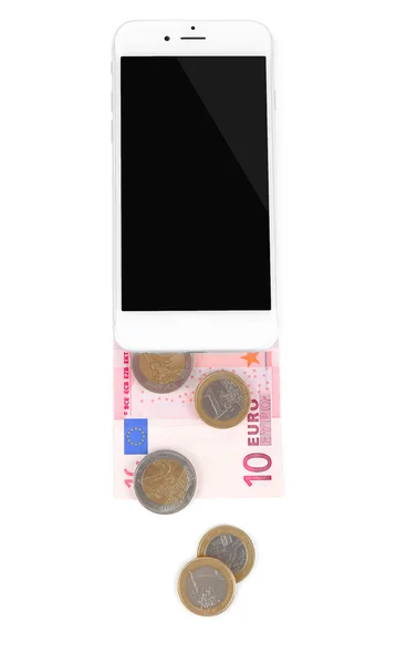 Смартфон з банкнотою євро і монетами, ізольовані на білому. Телефонні збори — стокове фото