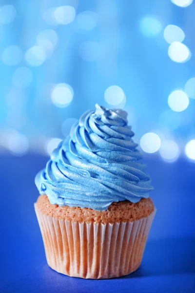 Cupcake met blauwe room slagroom — Stockfoto