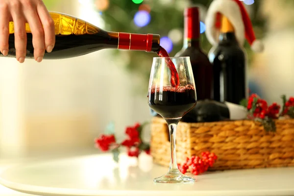 Man pouring wine for Christmas — Stock Photo, Image