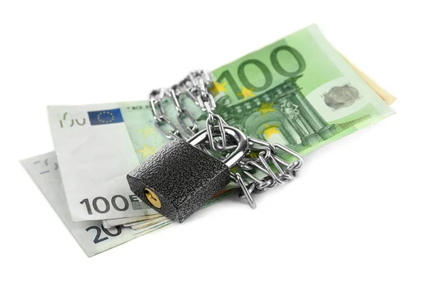 Euro-bankbiljetten met slot en ketting, geïsoleerd op wit — Stockfoto