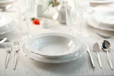 Lokantada servis edilir, yakın plan.