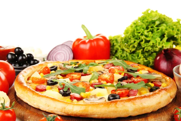 Delicious pizza with vegetables, close-up — Stock Photo, Image