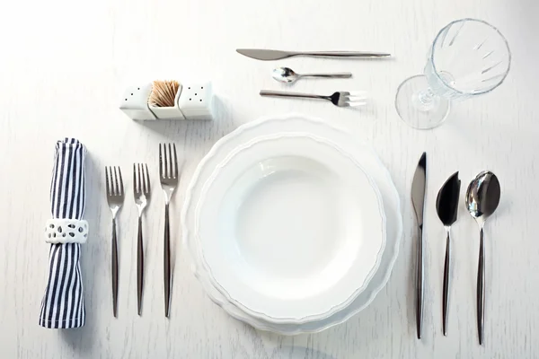 Serveras bord i restaurang, närbild — Stockfoto
